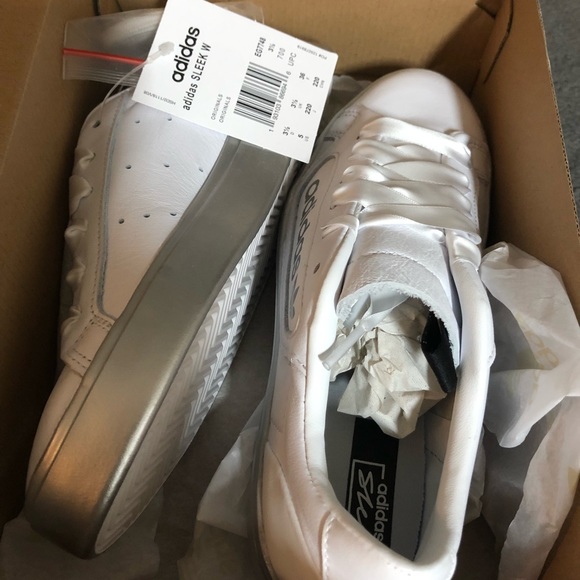 Brand new Adidas shoes with tag - Picture 3 of 4